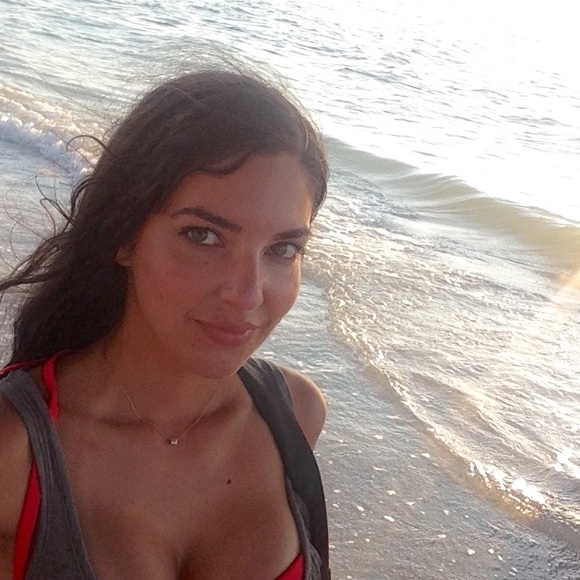 Meet your Posher, Stephanie - Picture 3 of 3